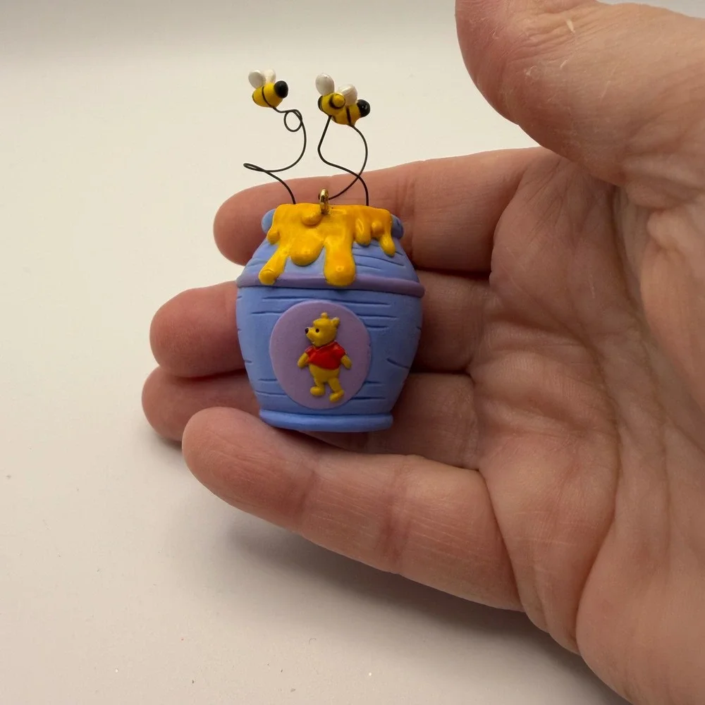 Hallmark Keepsake 2006 Disney Winnie the Pooh Sweet Smackerel Hunny Pot Ornament